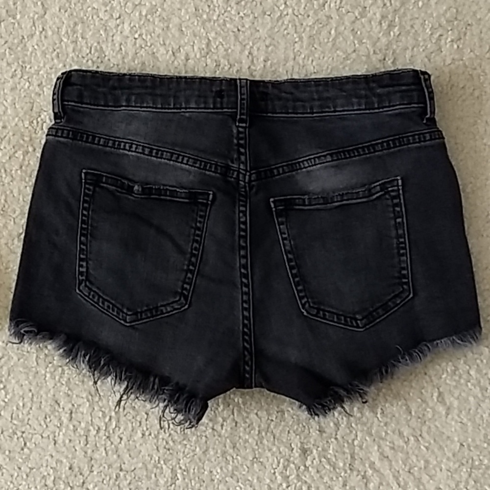 H&M Shorts - Picture 3 of 8